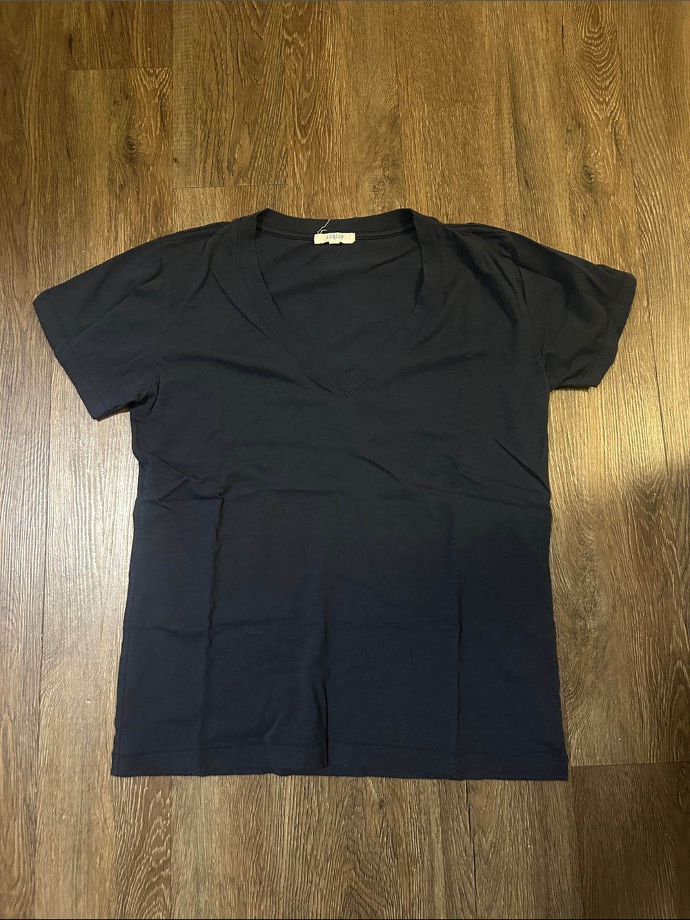 Leallo navy v neck size small